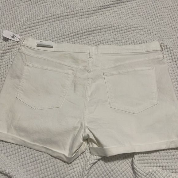 NWT-Old Navy-26 & 28 +. Mid Rise 3” Inseam Denim Short - Picture 2 of 7